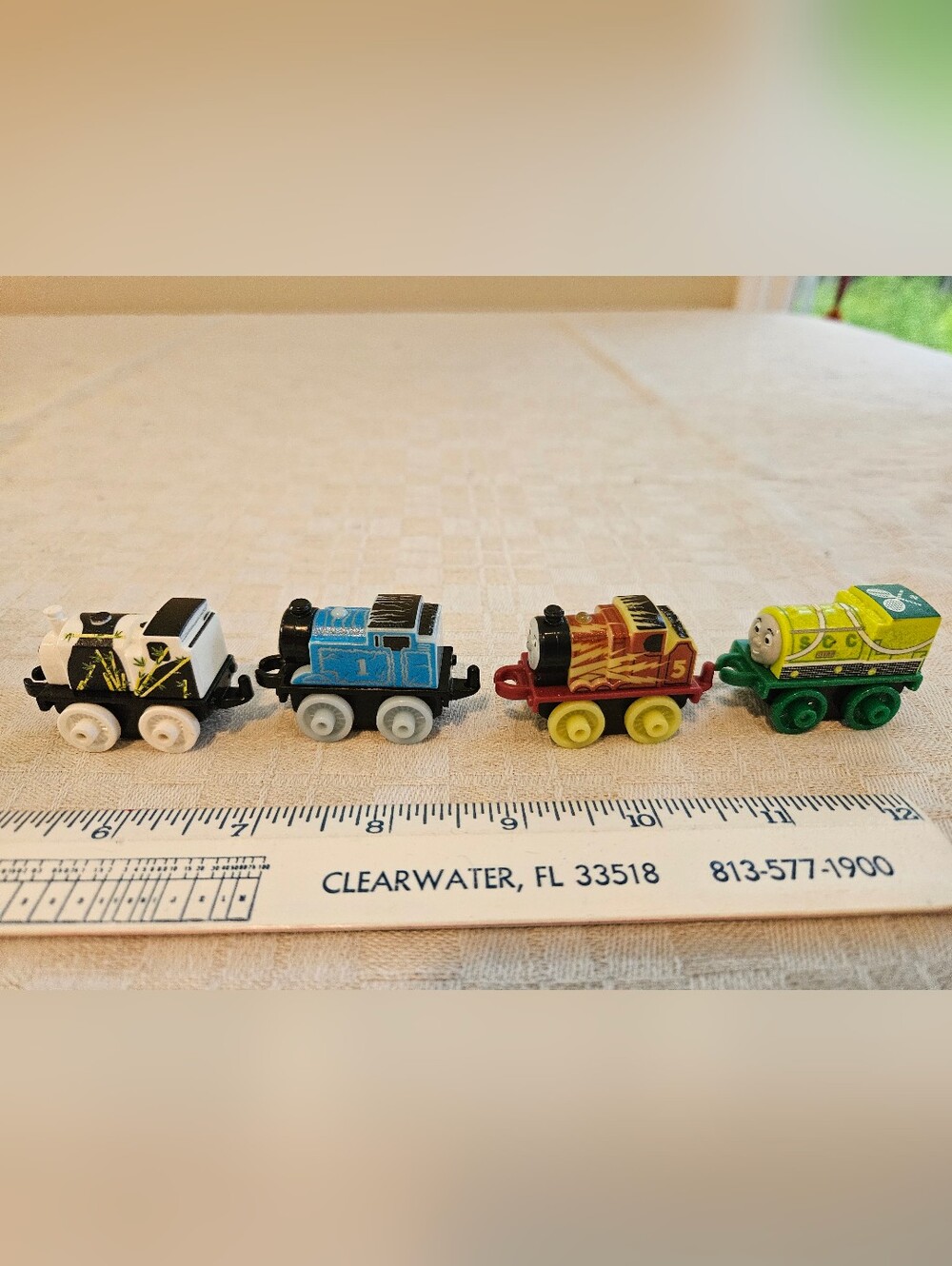 THOMAS & FRIENDS Minis Train Engine DC Super Friends, Panda And Others - Picture 8 of 9